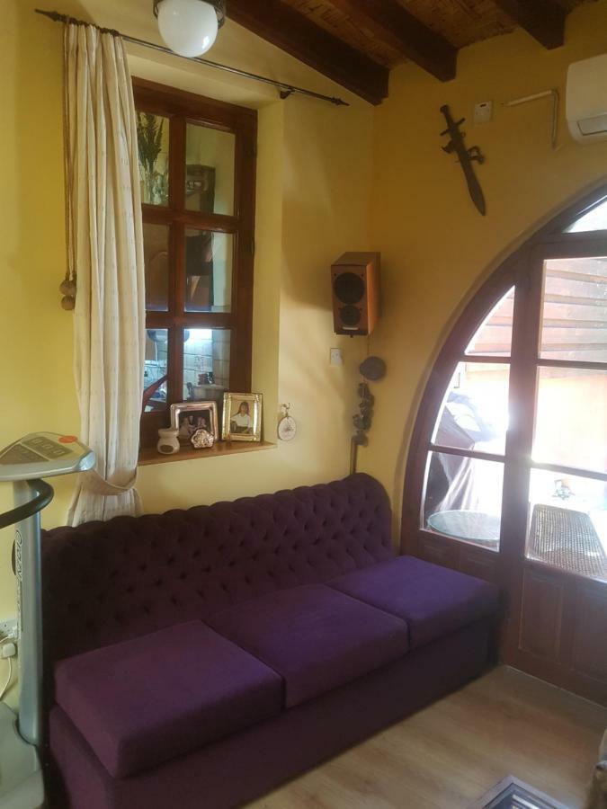 Homestay Petro's Antique House *