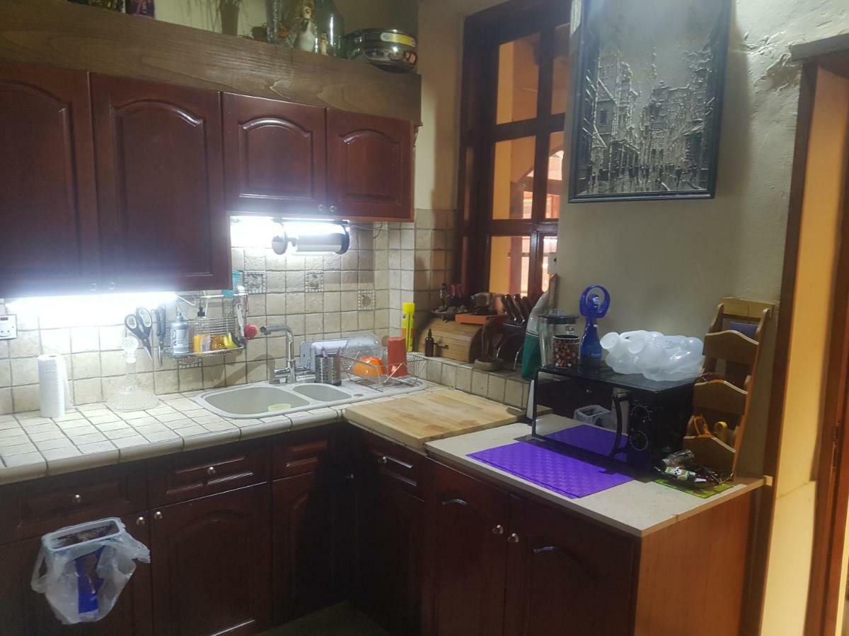 Petro's Antique House Homestay *